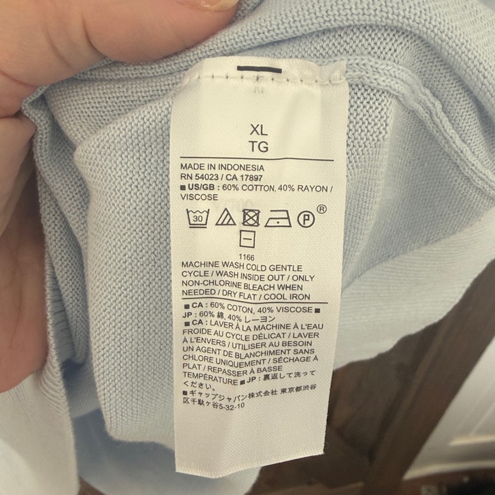 Banana Republic blue V-neck sweater - Picture 3 of 3
